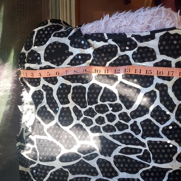 Chic Black and White Animal Print Top - Picture 6 of 7